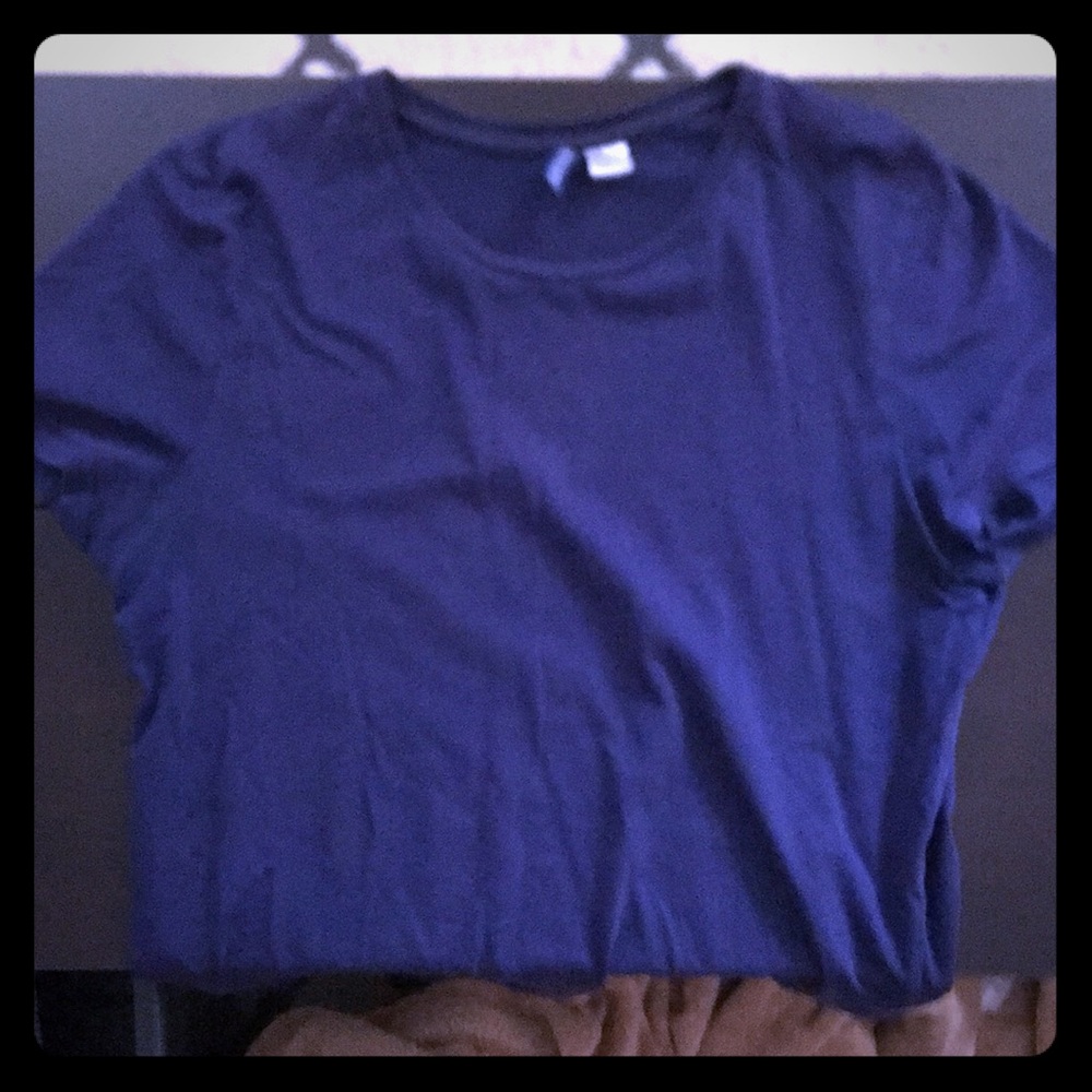 Men’s navy T-shirt
